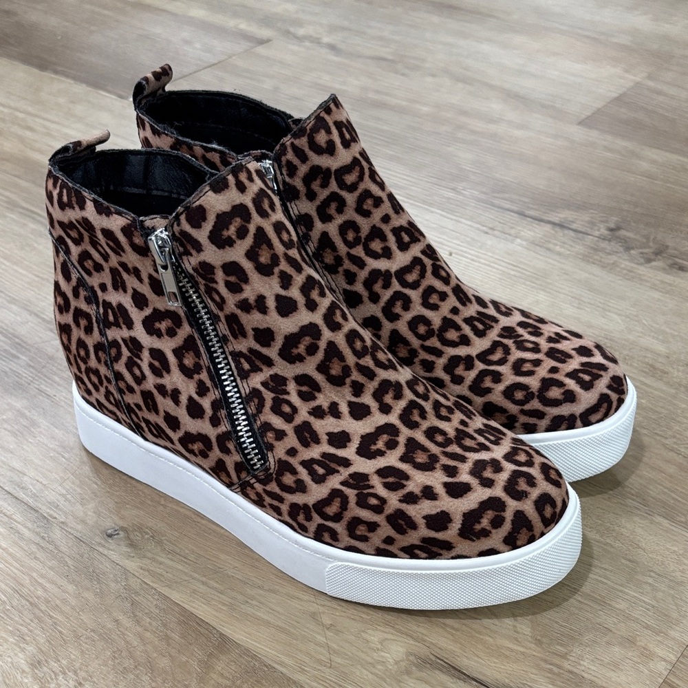 NEW Women’s SODA Taylor Nubuck Hight Top Slip On Sneakers